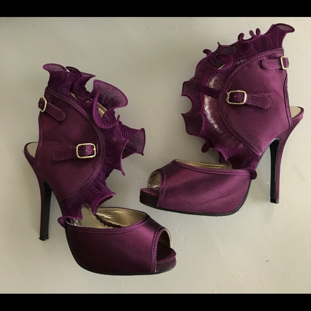❤️ALL THAT FLARE!❤️ Purple Heels!